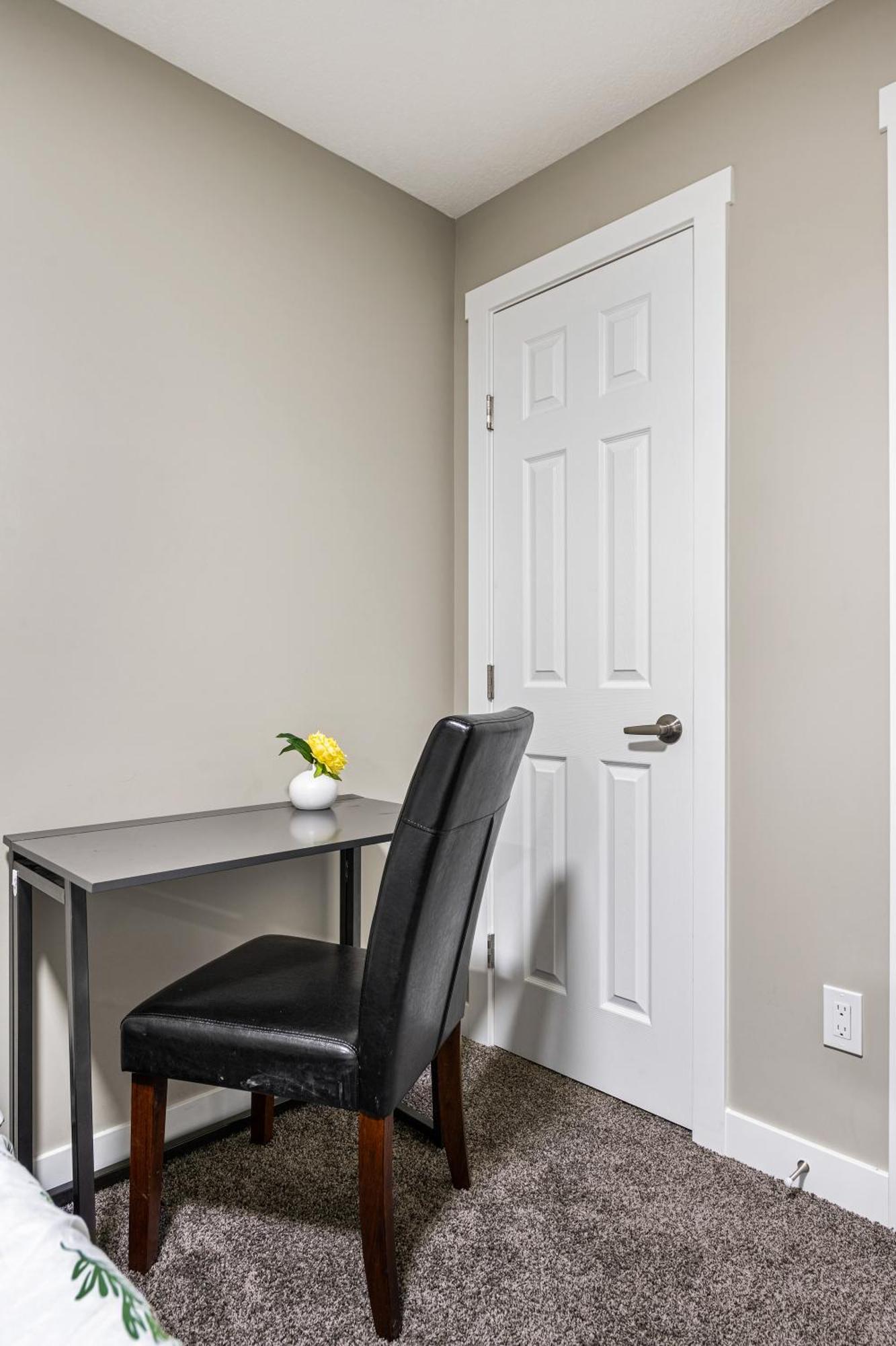 Modern 2 Bedroom Basement Suite With Laundry YYC Dış mekan fotoğraf