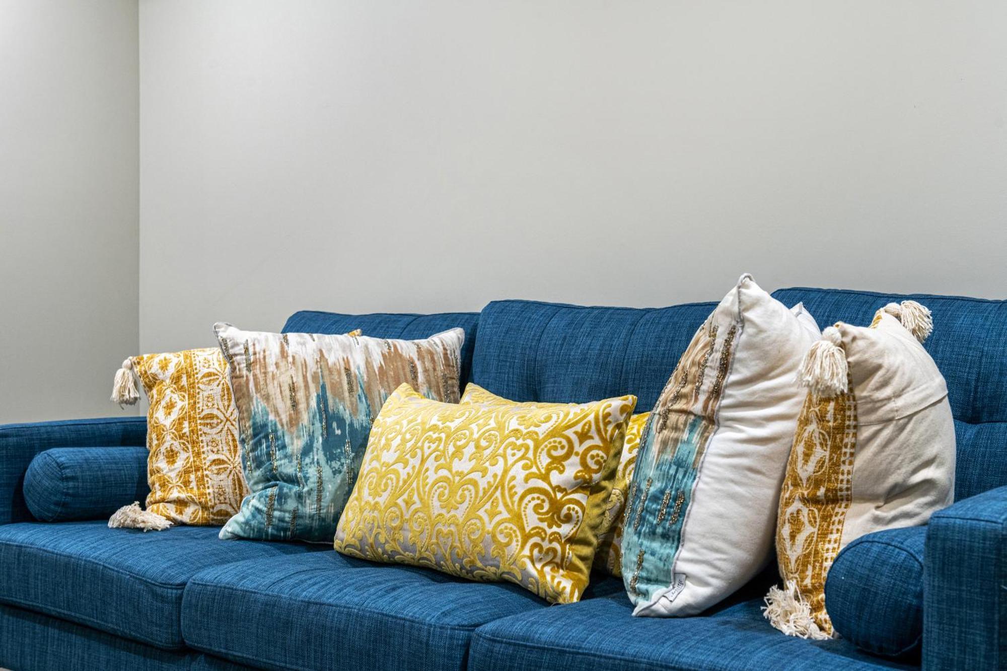 Modern 2 Bedroom Basement Suite With Laundry YYC Dış mekan fotoğraf