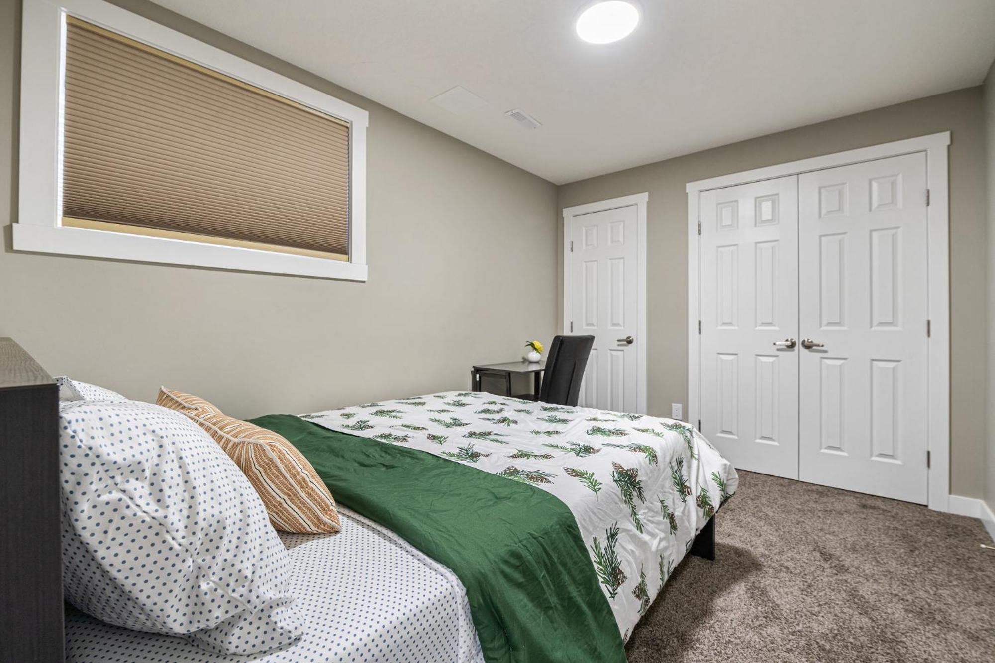 Modern 2 Bedroom Basement Suite With Laundry YYC Dış mekan fotoğraf